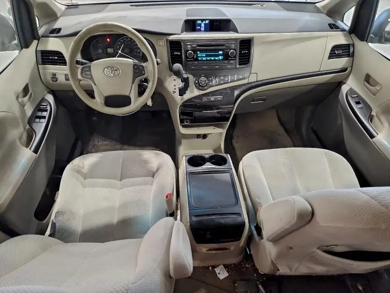 2014 TOYOTA SIENNA LE  
