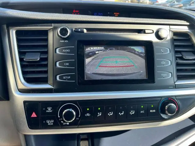 2019 TOYOTA HIGHLANDER LE  