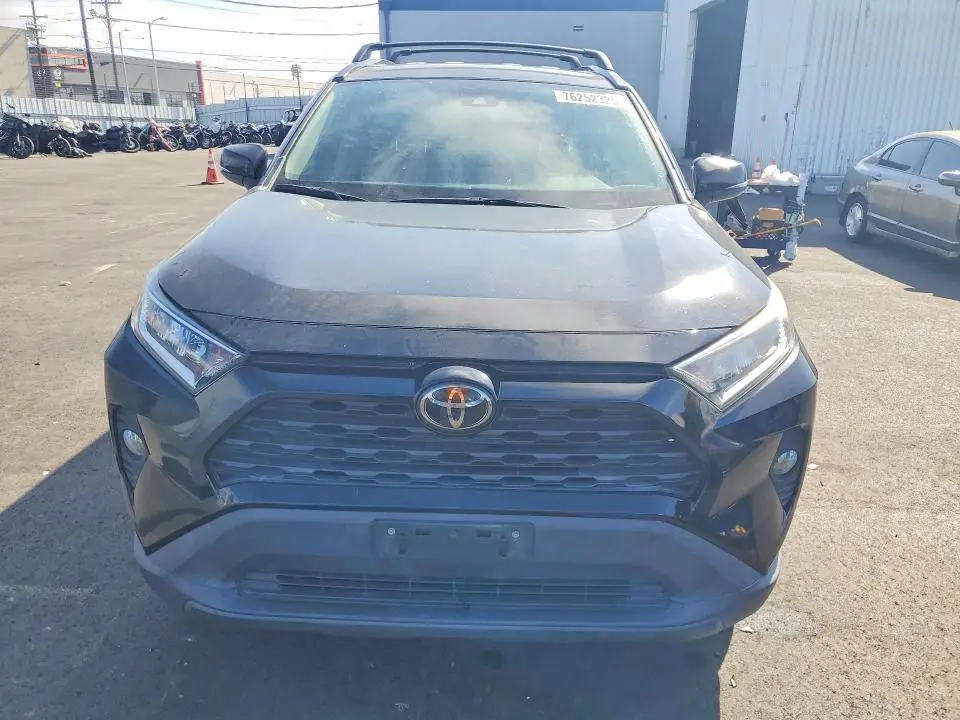 2020 TOYOTA RAV4 XLE  