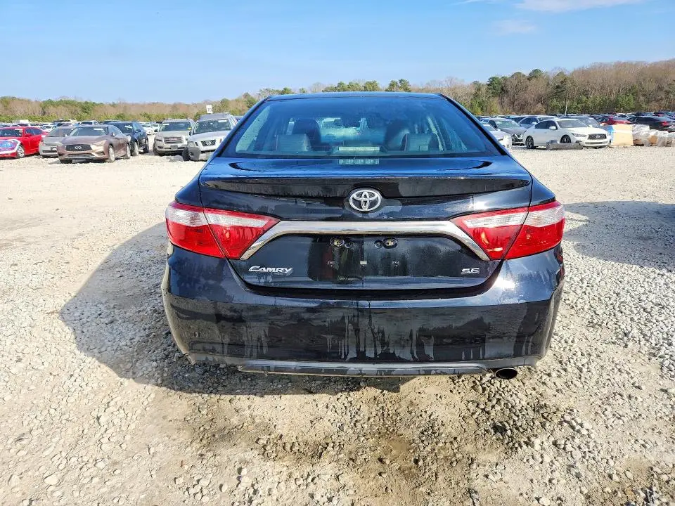 2015 TOYOTA CAMRY SE  
