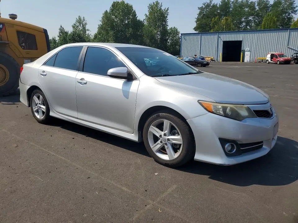 2014 TOYOTA CAMRY SE  
