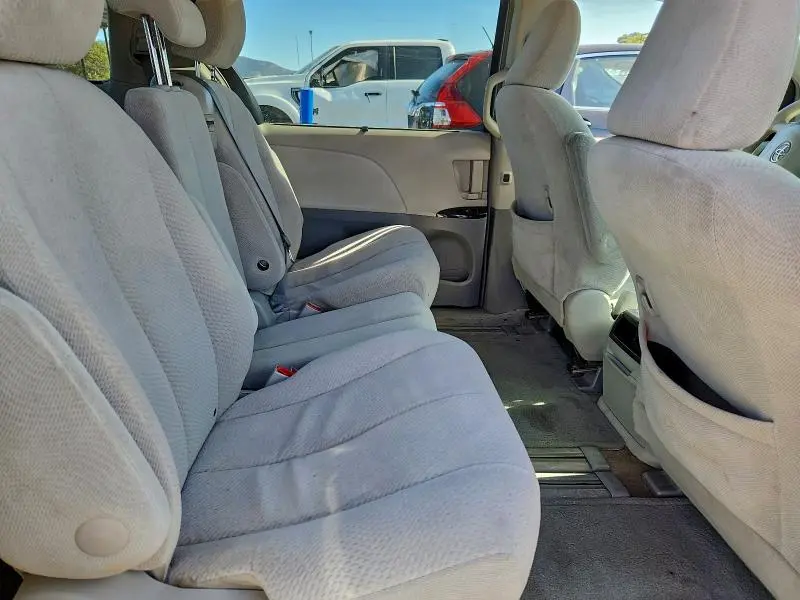 2012 TOYOTA SIENNA LE  