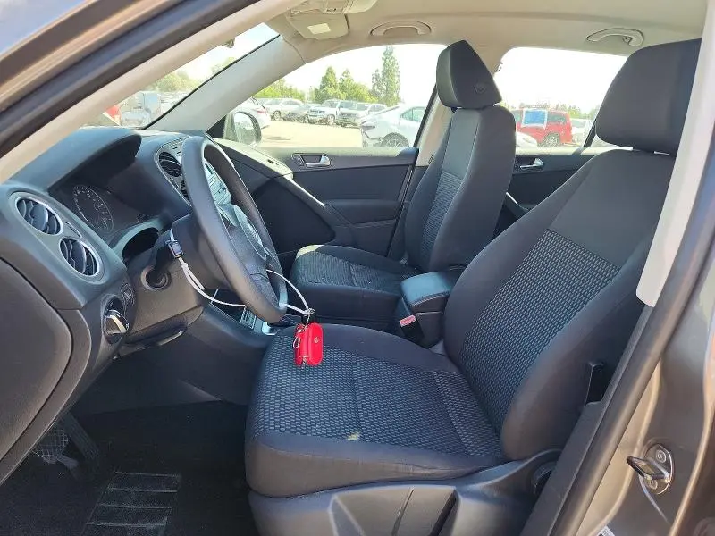 2011 VOLKSWAGEN TIGUAN S  