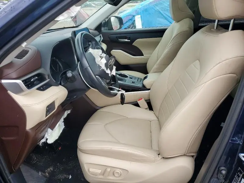 2021 TOYOTA HIGHLANDER XLE  
