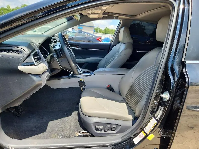 2018 TOYOTA CAMRY SE  