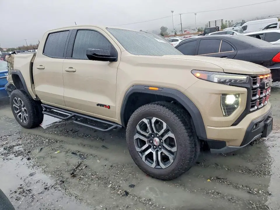 2024 GMC CANYON AT4  