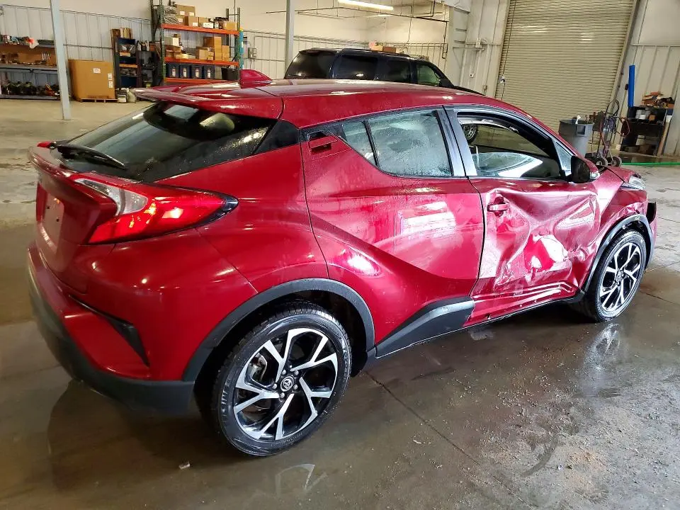 2019 TOYOTA C-HR XLE  