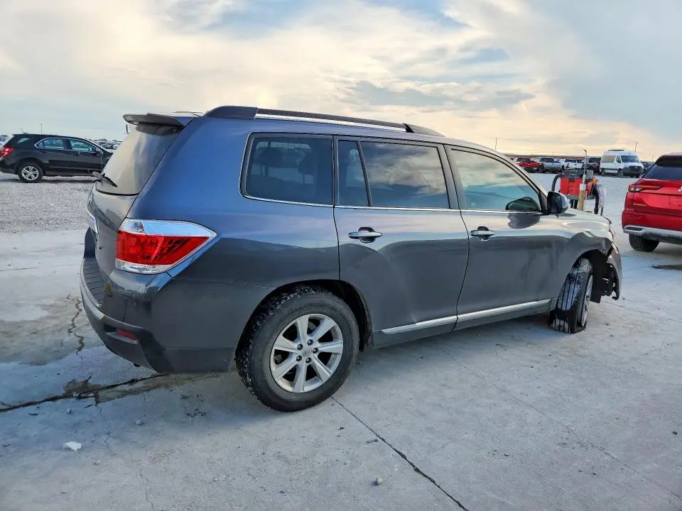 2012 TOYOTA HIGHLANDER SE  
