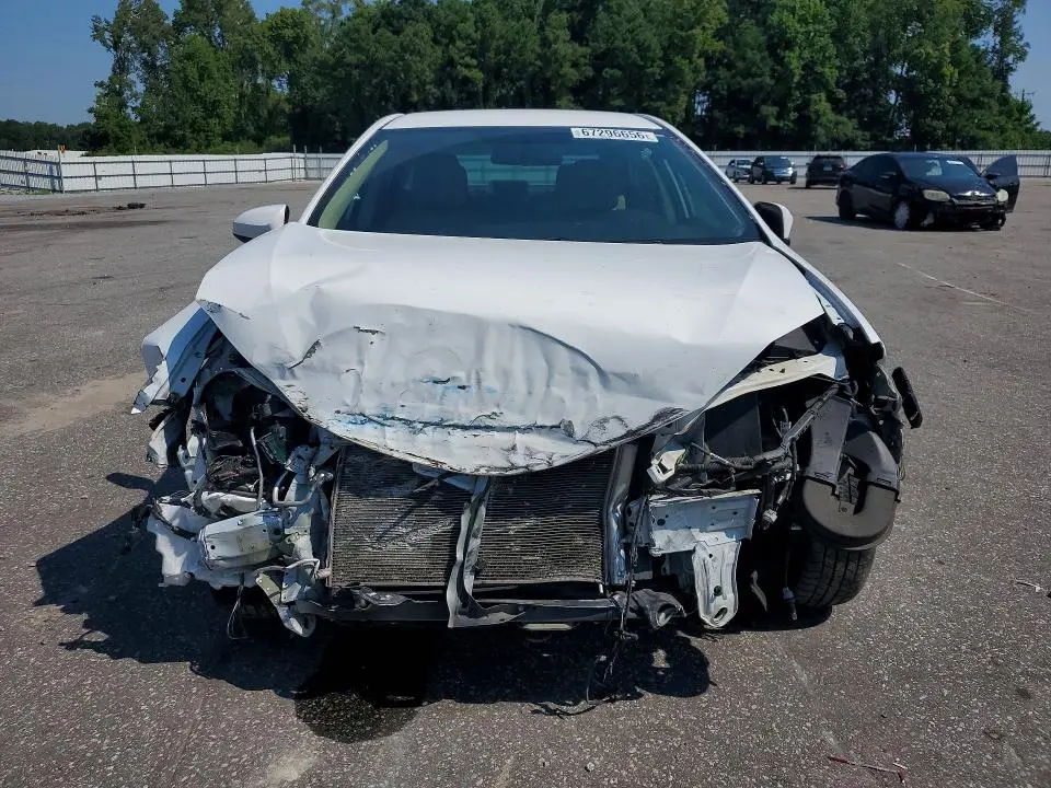 2015 TOYOTA COROLLA LE PLUS  