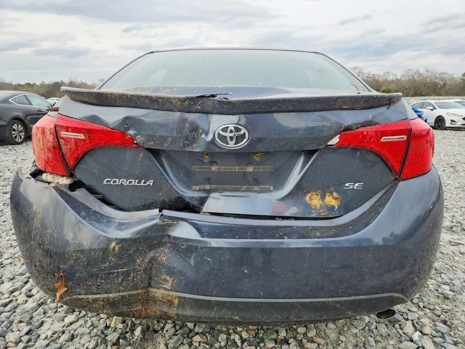 2018 TOYOTA COROLLA SE  