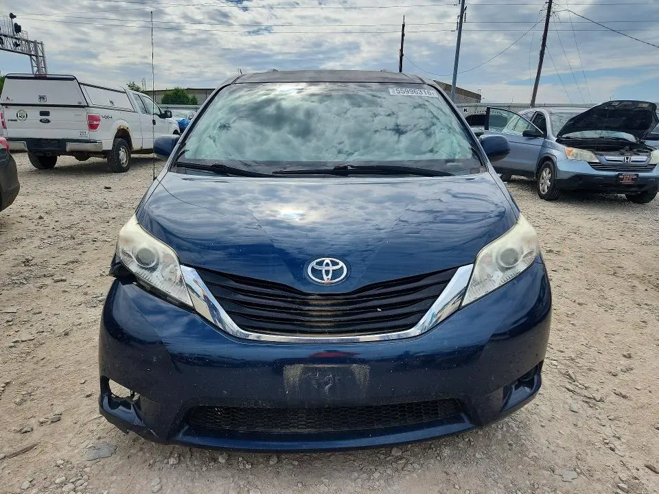 2012 TOYOTA SIENNA LE  