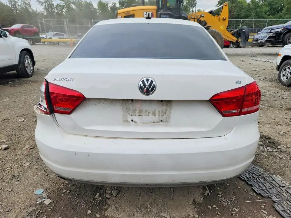 2013 VOLKSWAGEN PASSAT SE  