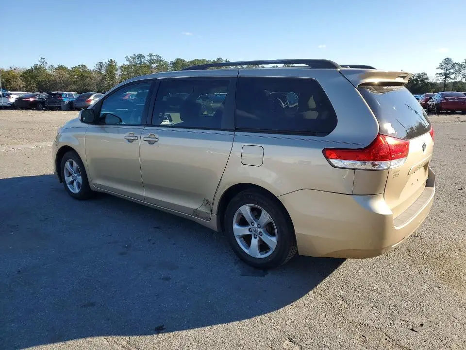 2011 TOYOTA SIENNA LE 8-PASSENGER  