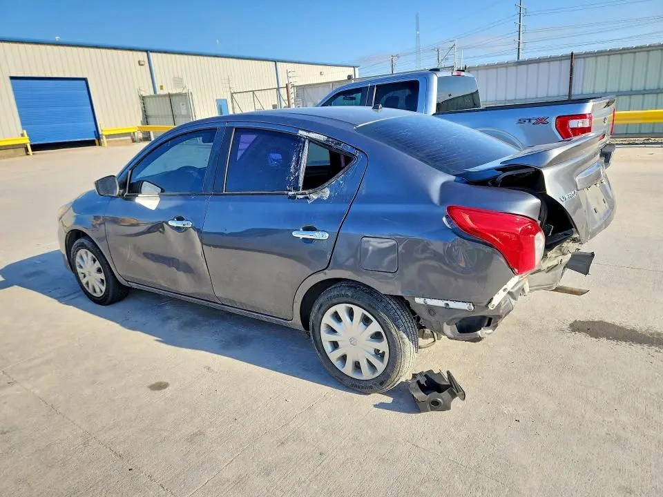 2019 NISSAN VERSA SV  