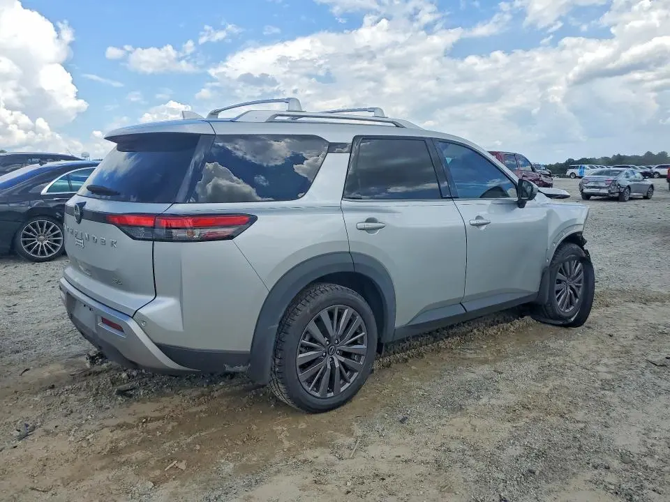 2024 NISSAN PATHFINDER SL  