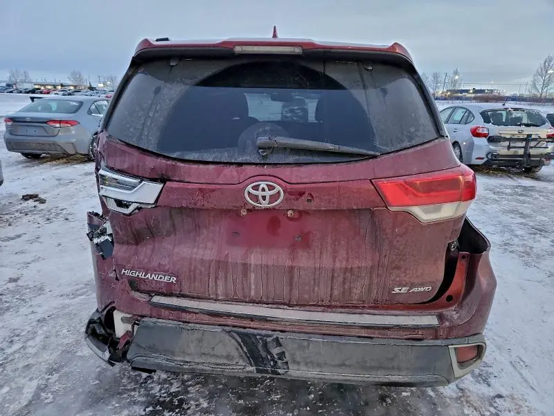 2017 TOYOTA HIGHLANDER SE  