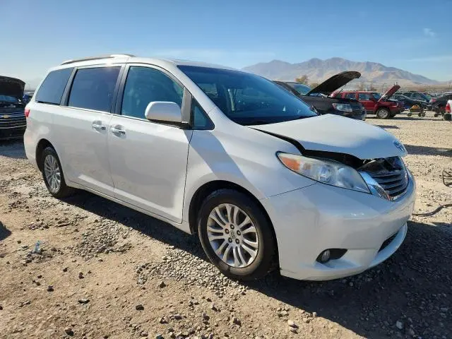 2017 TOYOTA SIENNA XLE PREMIUM 8-PASSENGER  