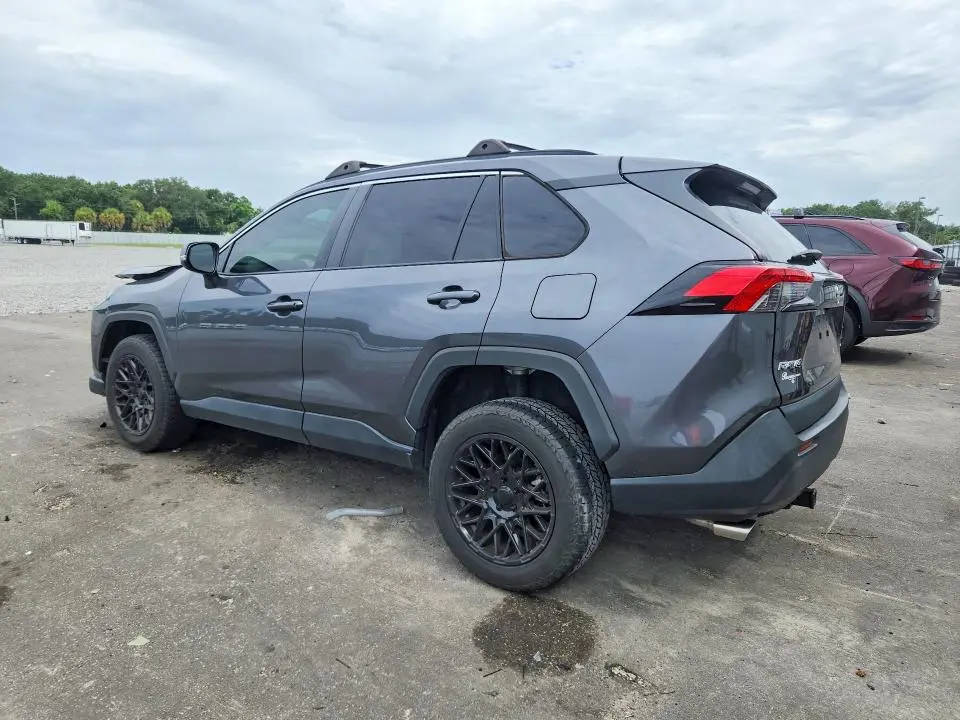 2022 TOYOTA RAV4 XLE  