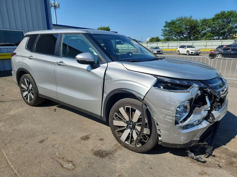 2025 MITSUBISHI OUTLANDER SE  