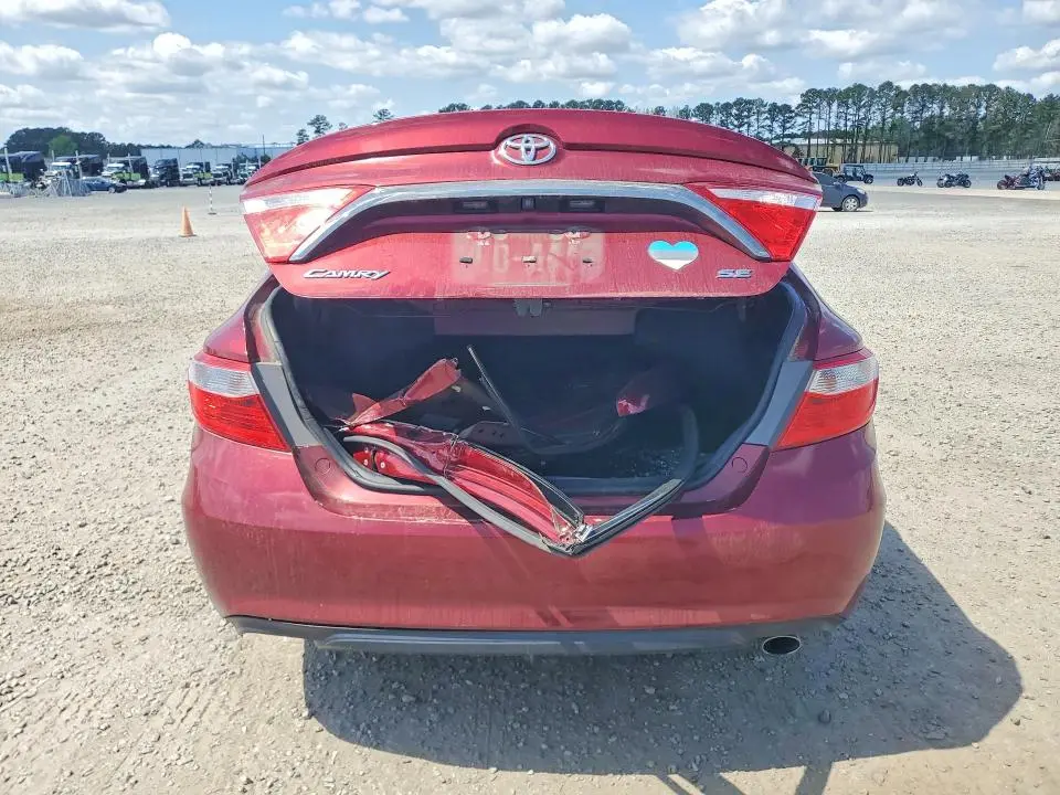 2016 TOYOTA CAMRY SE  