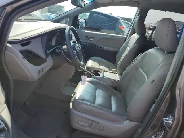 2017 TOYOTA SIENNA XLE  