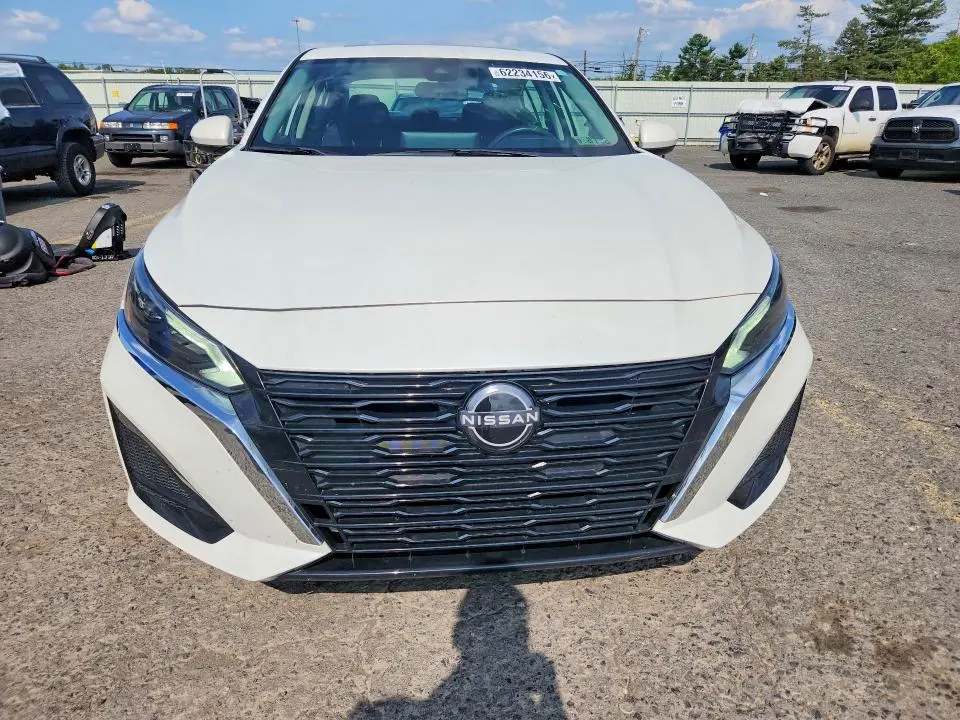 2023 NISSAN ALTIMA SV  
