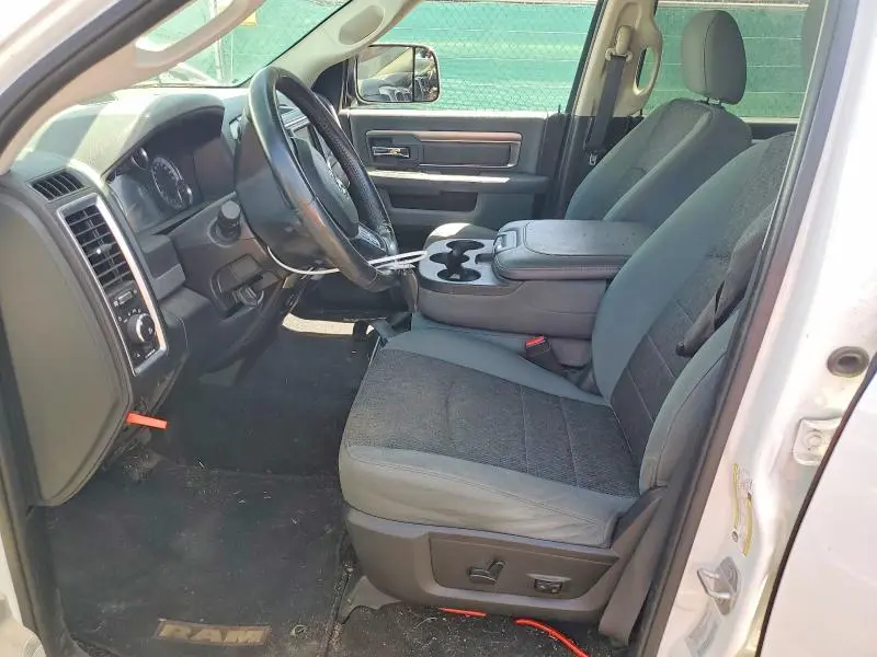 2016 RAM 1500 SLT  