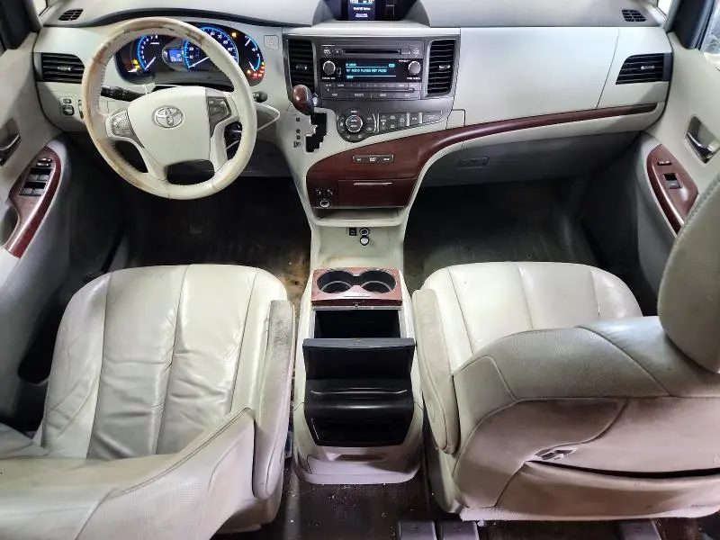2011 TOYOTA SIENNA XLE 8-PASSENGER  
