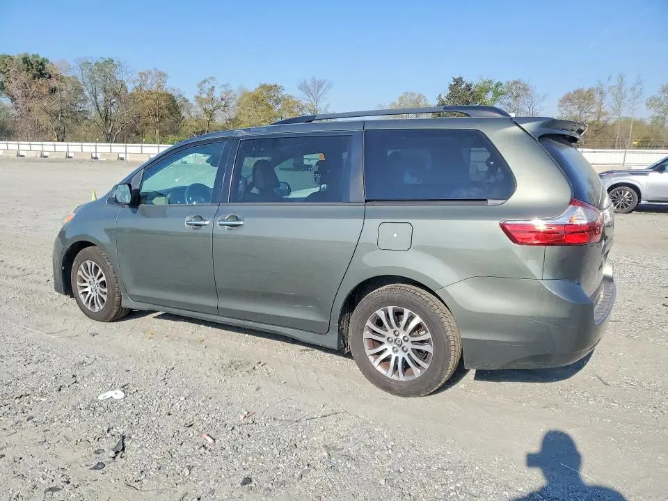 2018 TOYOTA SIENNA   