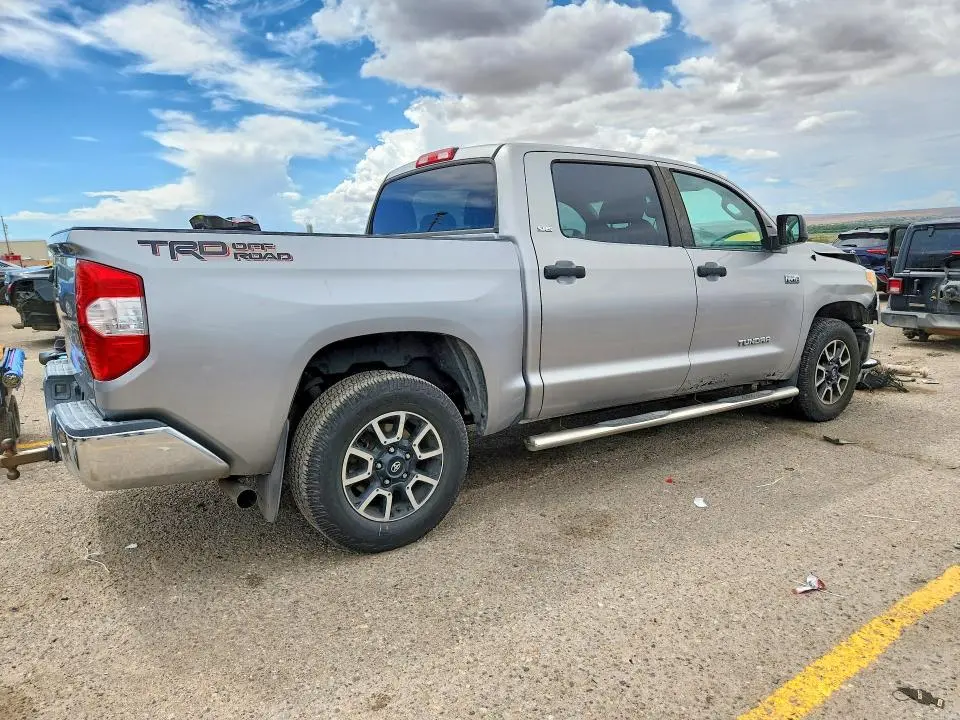 2015 TOYOTA TUNDRA CREWMAX SR5  