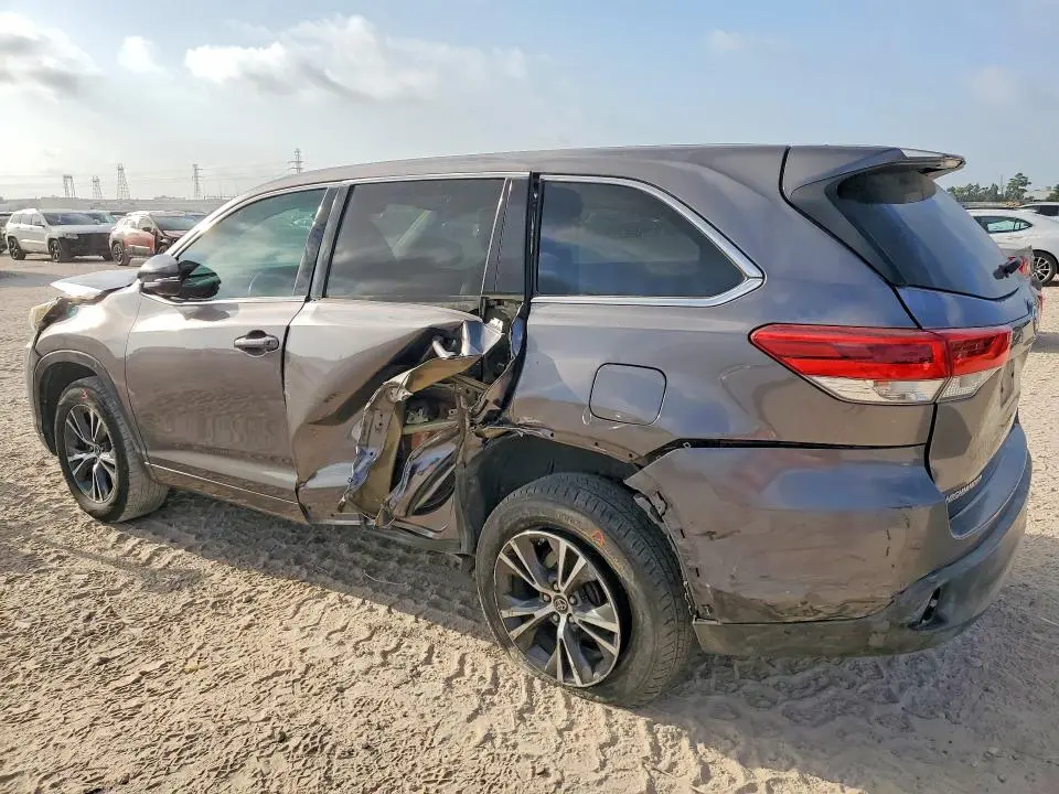 2018 TOYOTA HIGHLANDER LE  