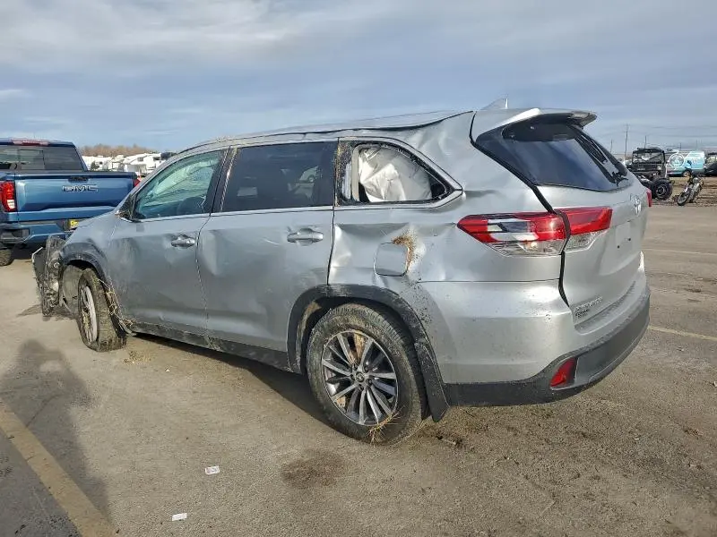 2019 TOYOTA HIGHLANDER SE  
