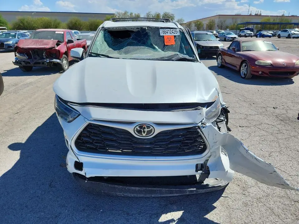 2026 TOYOTA HIGHLANDER XLE  