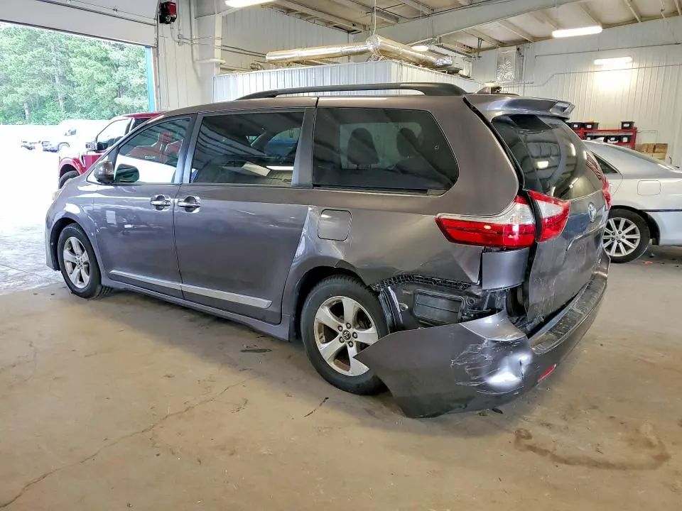 2019 TOYOTA SIENNA LE  