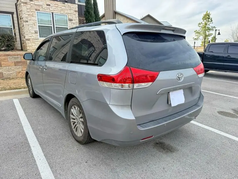 2011 TOYOTA SIENNA XLE  