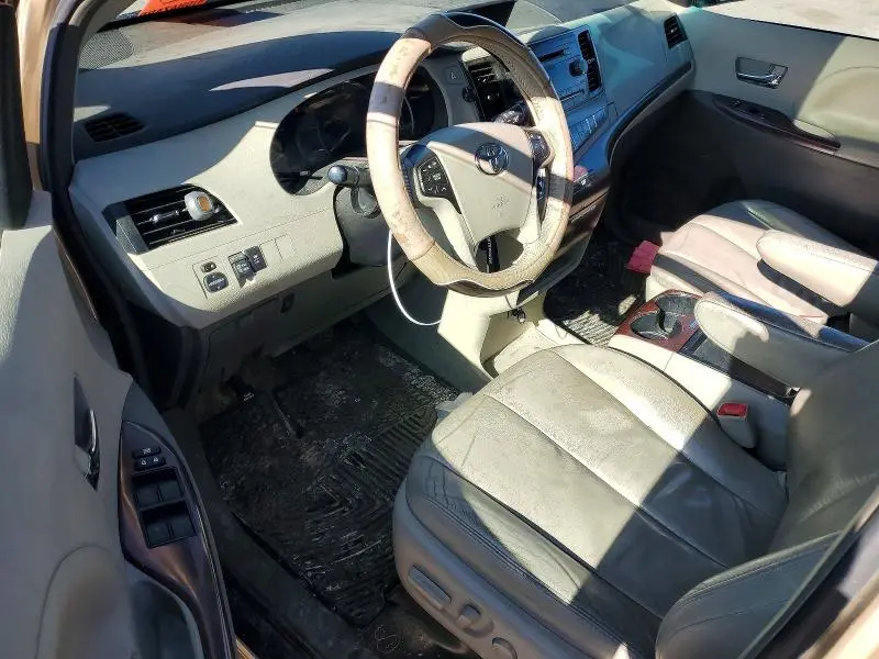 2011 TOYOTA SIENNA XLE  