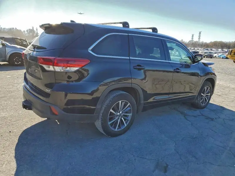 2017 TOYOTA HIGHLANDER SE  