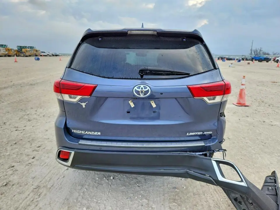2019 TOYOTA HIGHLANDER LIMITED PLATINUM  
