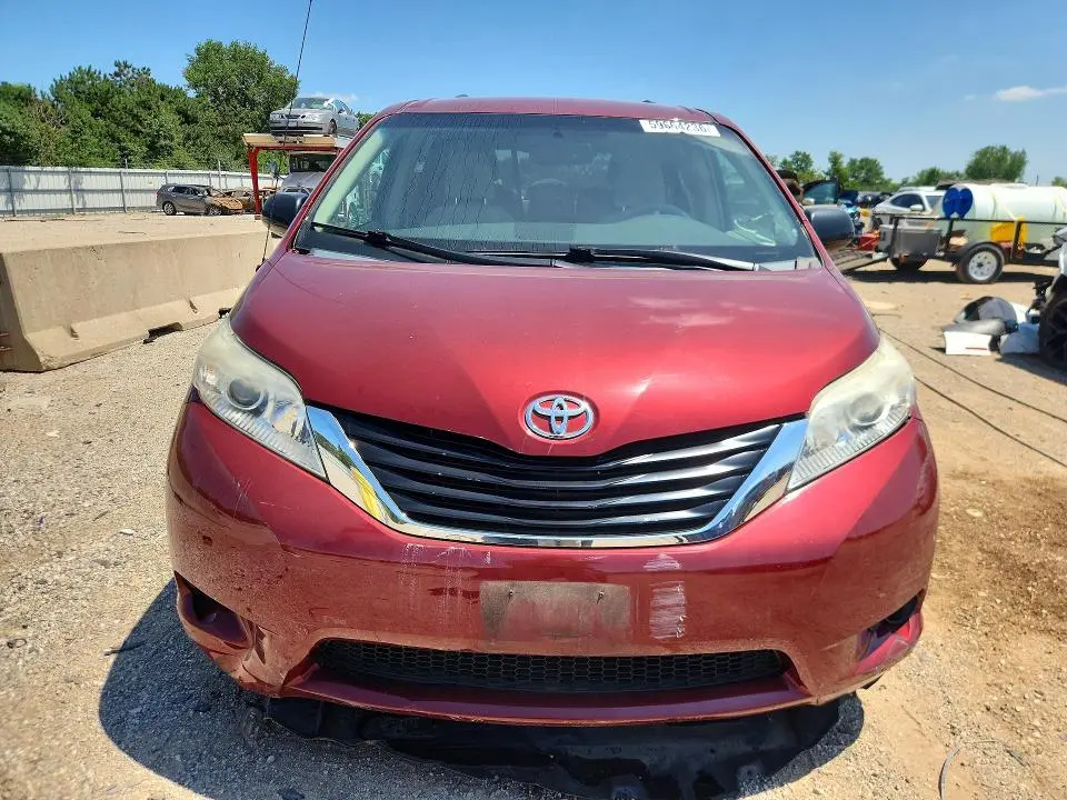 2011 TOYOTA SIENNA LE  
