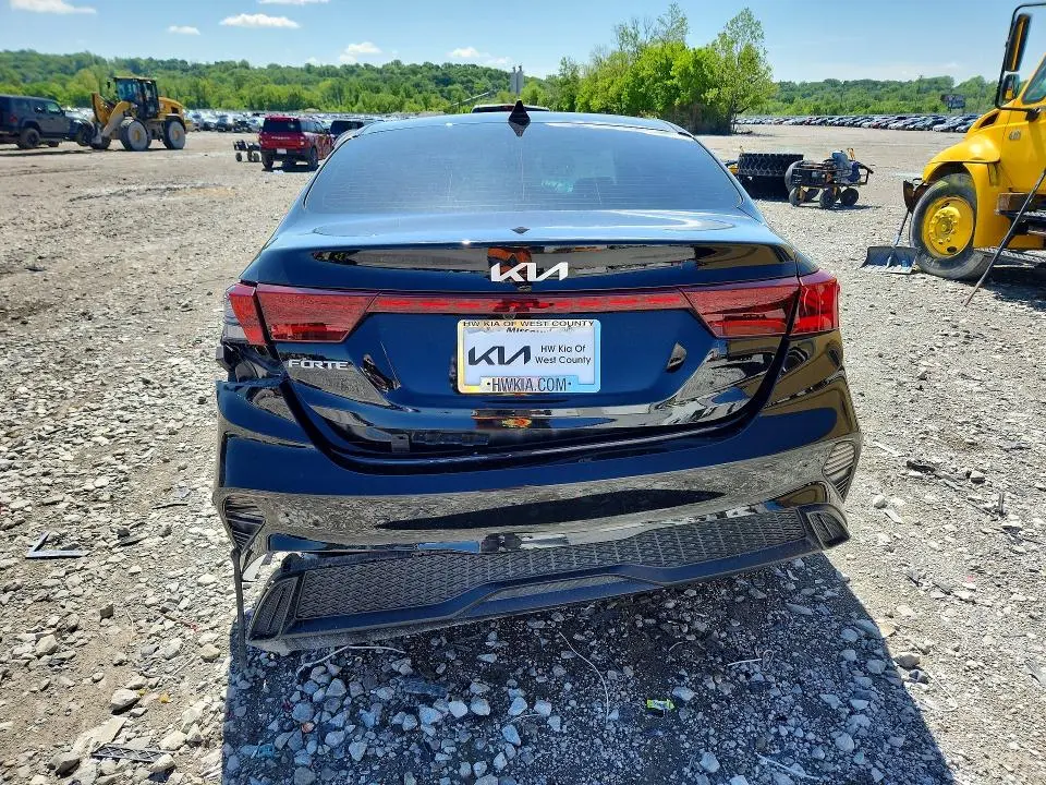 2022 KIA FORTE LXS  