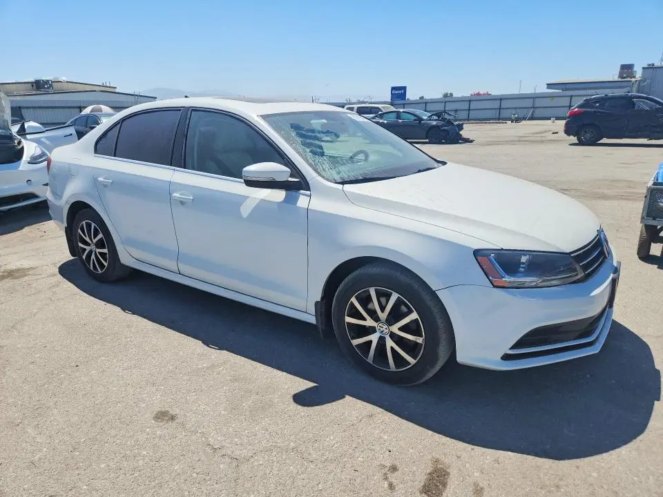2018 VOLKSWAGEN JETTA SE  