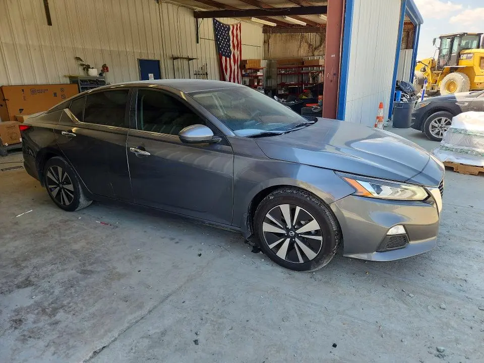 2022 NISSAN ALTIMA SV  