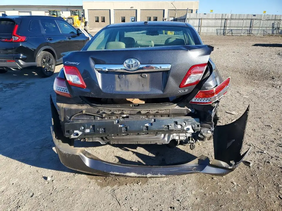 2011 TOYOTA CAMRY XLE  