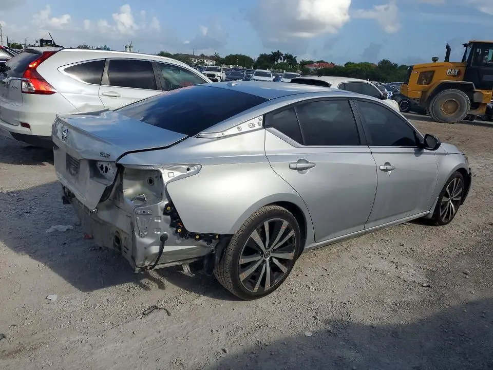 2019 NISSAN ALTIMA SR  