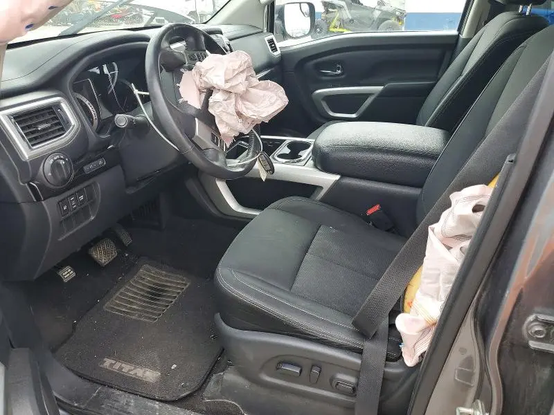 2017 NISSAN TITAN SV  