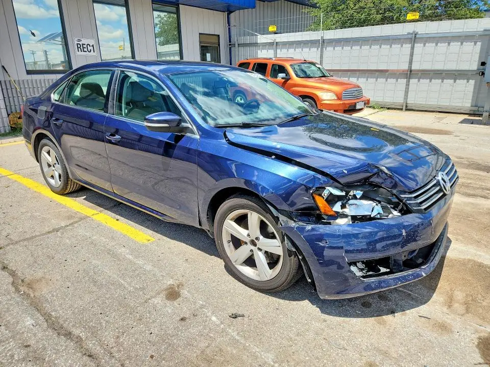 2013 VOLKSWAGEN PASSAT SE  