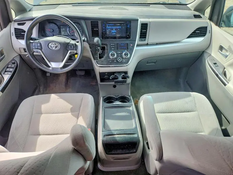 2016 TOYOTA SIENNA LE  