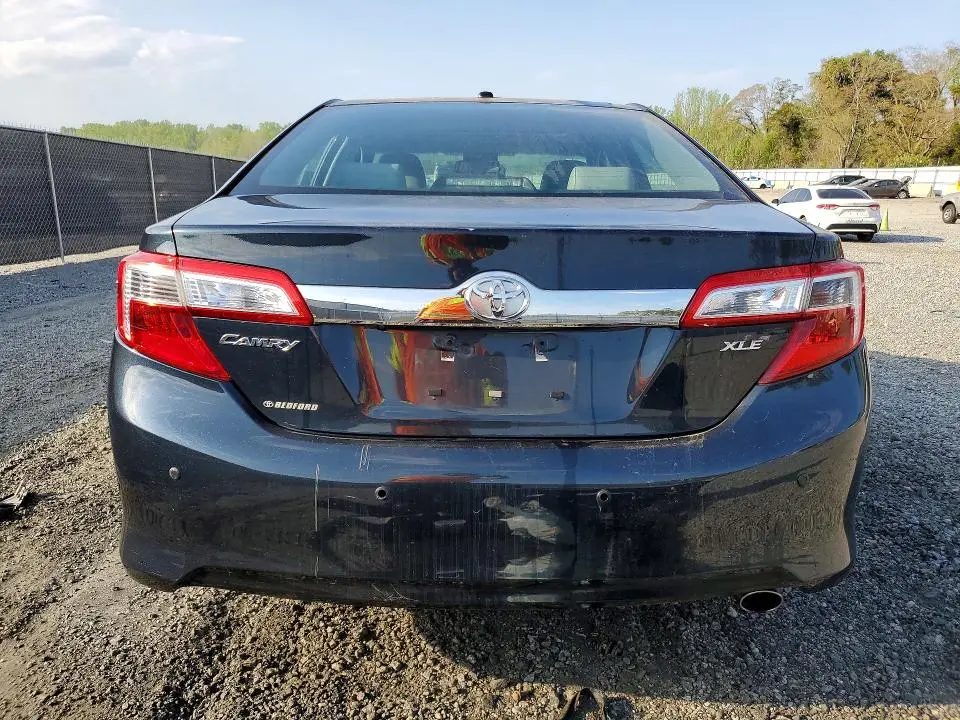 2014 TOYOTA CAMRY XLE  