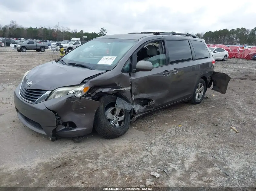 2012 TOYOTA SIENNA LE V6 8 PASSENGER