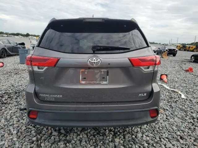 2018 TOYOTA HIGHLANDER SE  